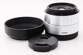 【外観特上級】SIGMA 単焦点レンズ Art 30mm F2.8 DN シルバー ソニーEマウント用 ミラーレスカメラ専用 929725