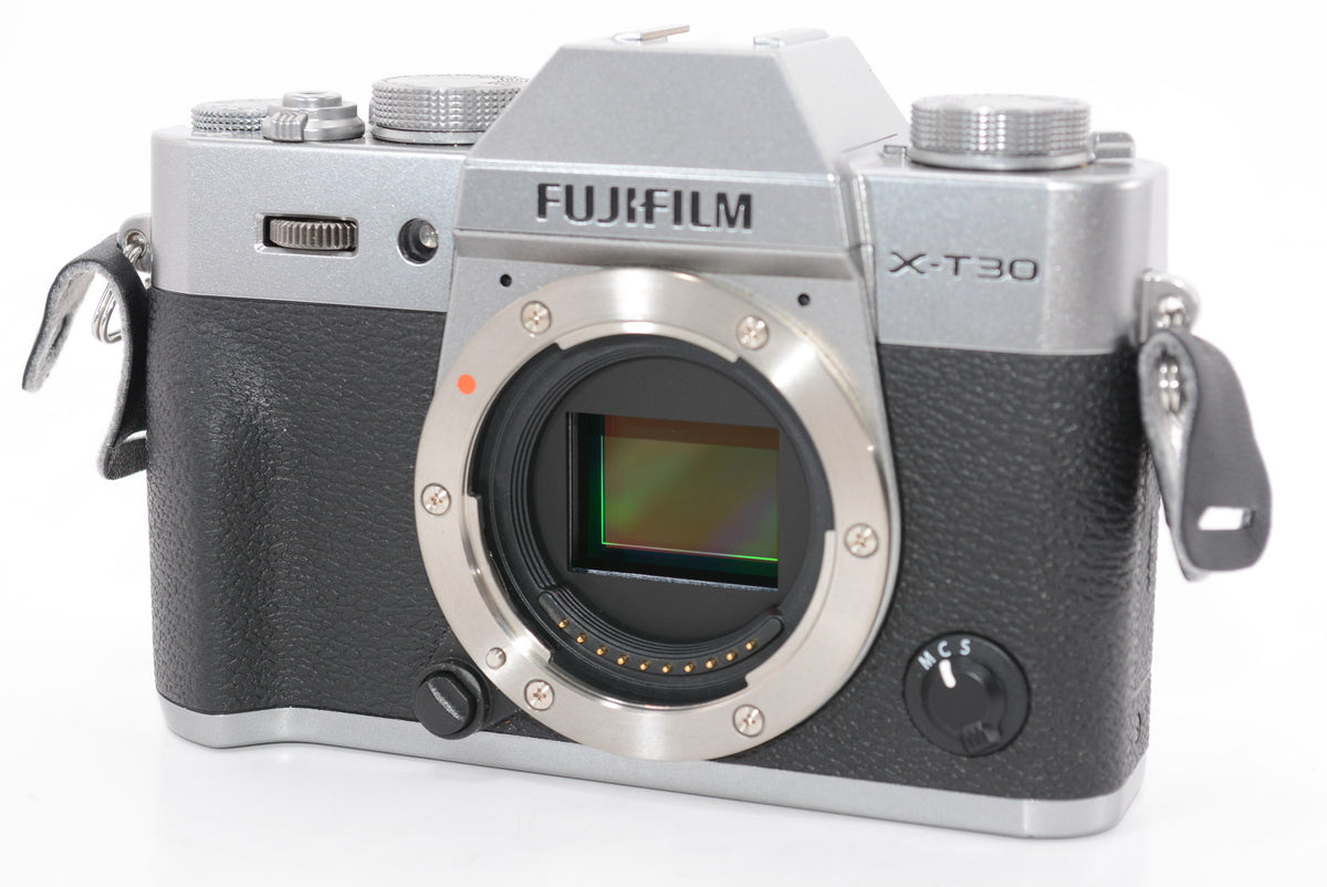 【外観特上級】FUJIFILM ミラーレス一眼カメラ X-T30XCレンズキット シルバー X-T30LK-1545-S