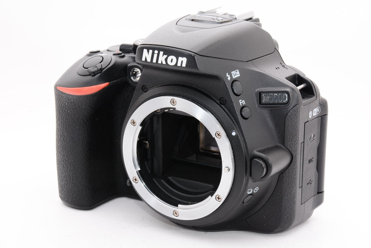 【外観特上級】Nikon デジタル一眼レフカメラ D5600 ダブルズームキット ブラック D5600WZBK