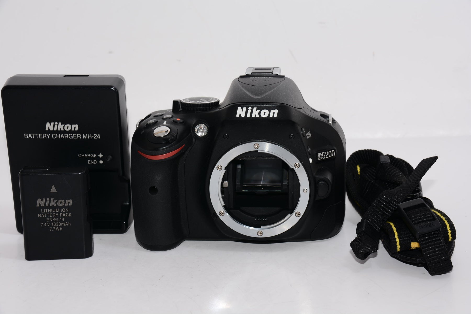 外観特上級】Nikon デジタル一眼レフカメラ D5200 ボディー ブラック D5200BK