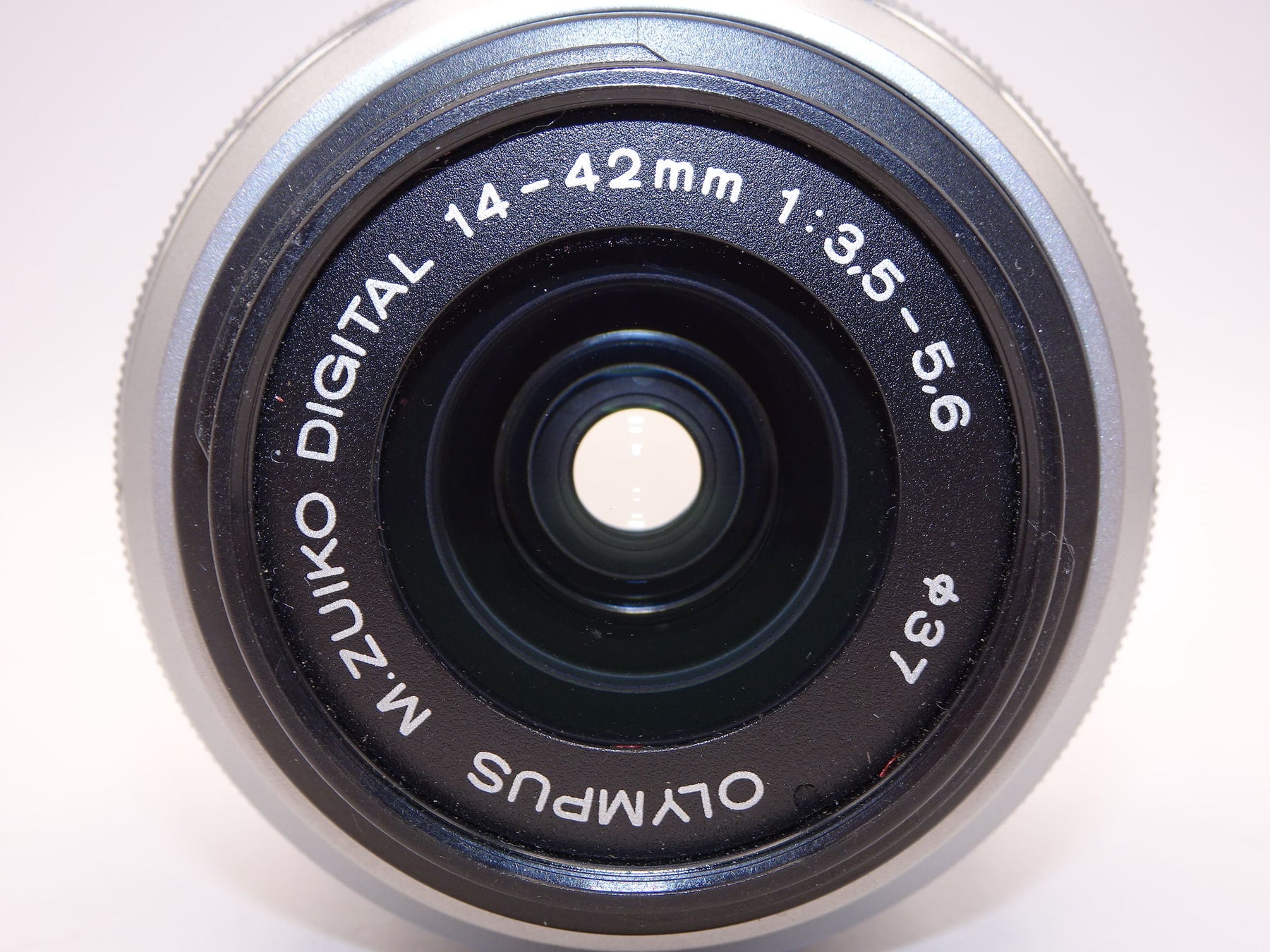 【外観特上級】OLYMPUS 標準ズームレンズ M.ZUIKO DIGITAL 14-42mm F3.5-5.6 II R シルバー