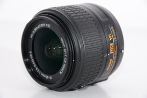【外観特上級】Nikon デジタル一眼レフカメラ D5500 18-55 VRII レンズキット ブラック 2416万画素 3.2型液晶 タッチパネル D5500LK18-55BK