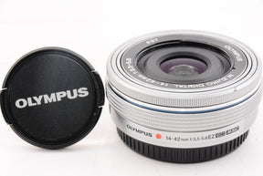 【外観特上級】OLYMPUS 電動式パンケーキズームレンズ M.ZUIKO DIGITAL ED 14-42mm F3.5-5.6 EZ SLV