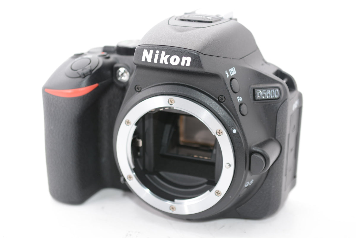 【外観特上級】Nikon デジタル一眼レフカメラ D5600 AF-P 18-55 VR レンズキット ブラック D5600LKBK