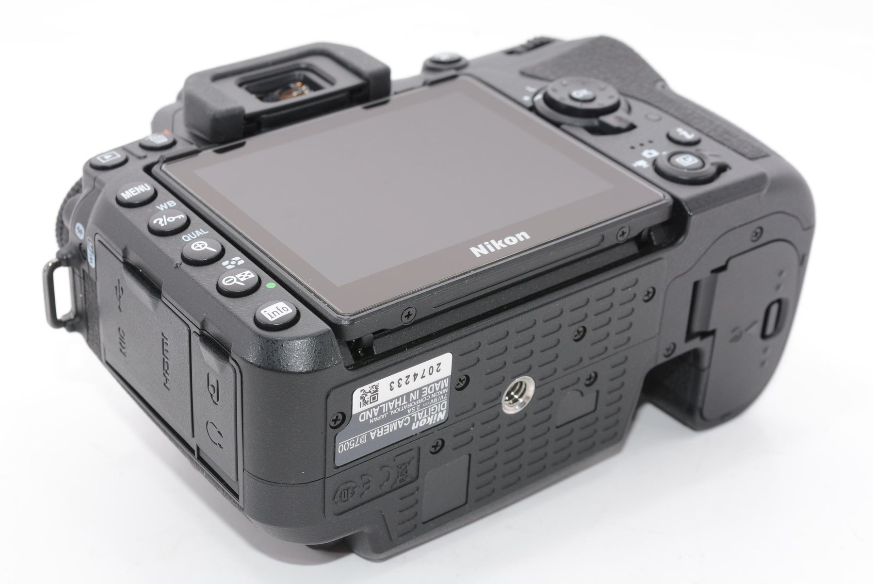 【外観特上級】Nikon デジタル一眼レフカメラ D7500 18-140VR レンズキット D7500LK18-140