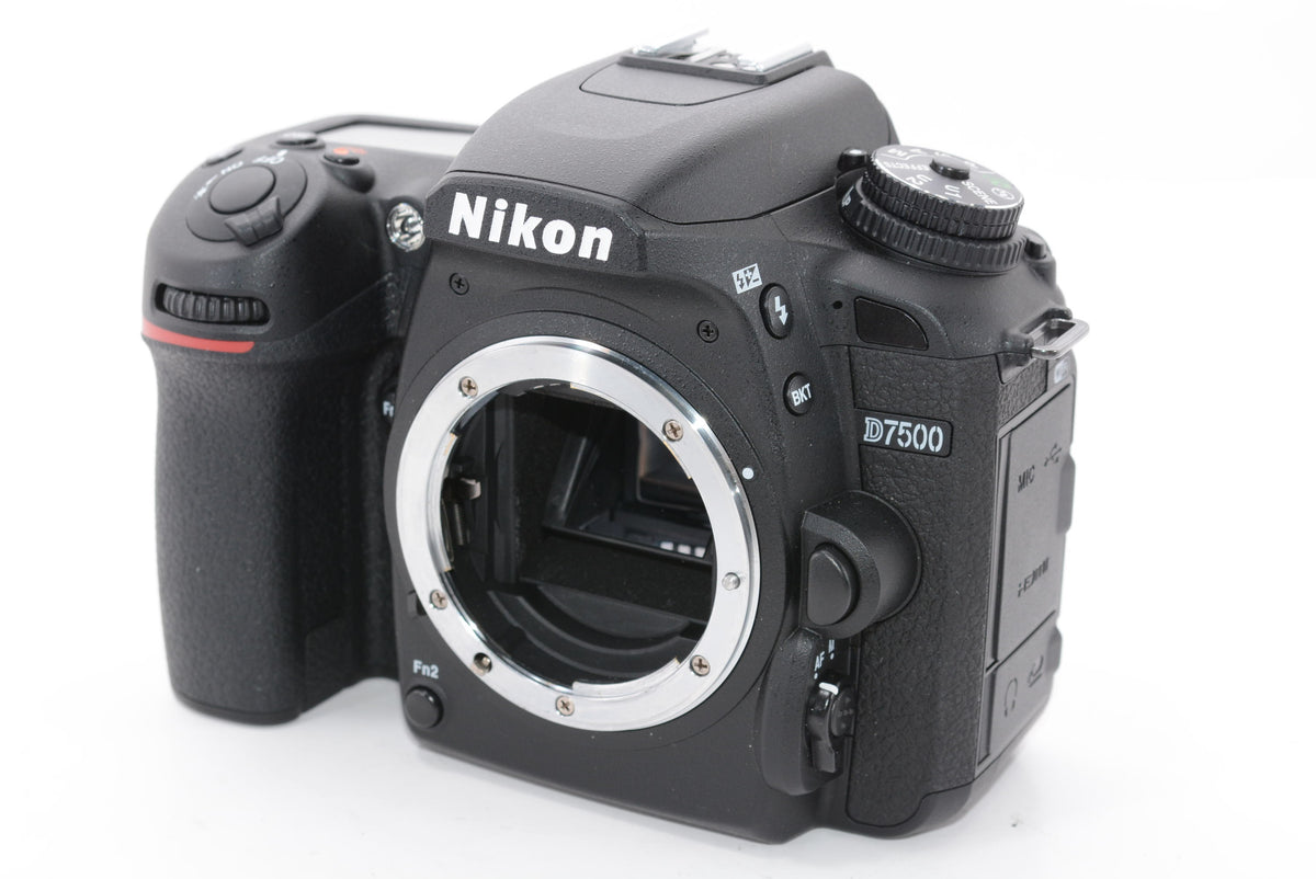 【外観特上級】Nikon デジタル一眼レフカメラ D7500 18-140VR レンズキット D7500LK18-140