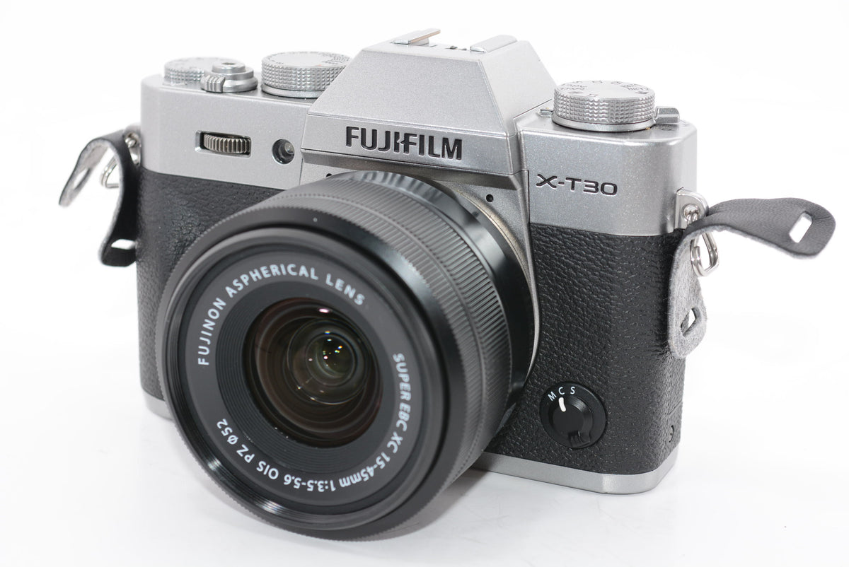 【外観特上級】FUJIFILM ミラーレス一眼カメラ X-T30XCレンズキット シルバー X-T30LK-1545-S