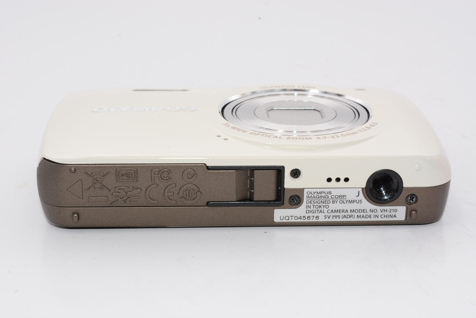 【外観特上級】OLYMPUS デジタルカメラ VH-210 ホワイト 1400万画素 光学5倍ズーム DIS ハイビジョンムービー 3.0型LCD 広角26mm 3Dフォト機能 VH-210 WHT