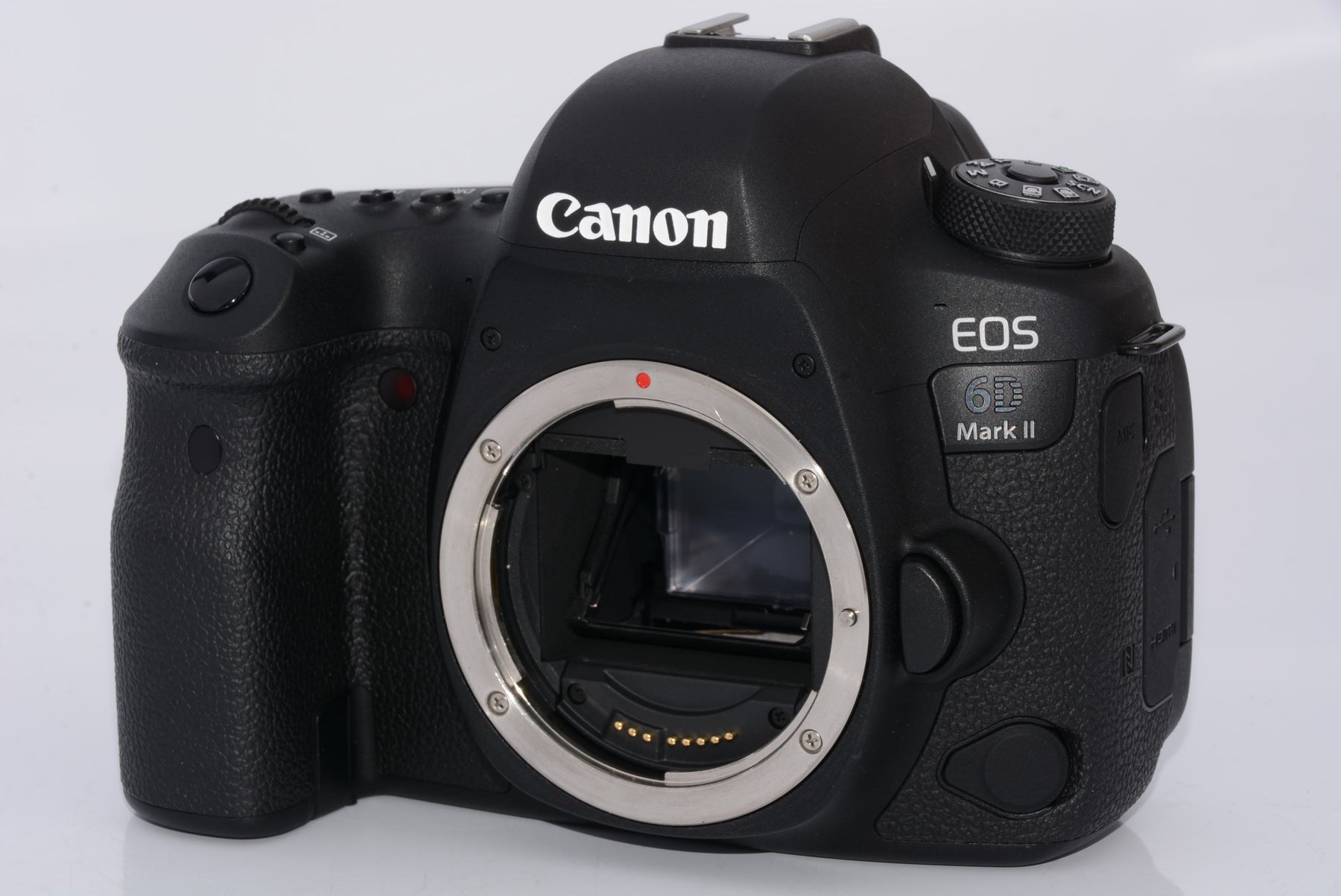 外観特上級】Canon デジタル一眼レフカメラ EOS 6D Mark II ボディー ...