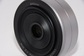 【外観特上級】Canon 単焦点広角レンズ EF-M22mm F2 STM シルバー ミラーレス一眼対応 EF-M222STMSL