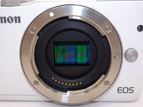 【外観並級】Canon ミラーレス一眼カメラ EOS M10 ボディ(ホワイト)
