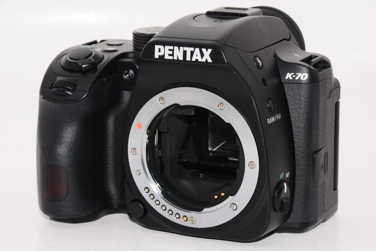 【外観特上級】PENTAX K-70 18-135mmWRレンズキット ブラック デジタル一眼レフカメラ 超高感度・高画質 2424万画素APS-C センサー アウトドアに最適 全天候型 一眼レフ 4.5段ボディ内手振れ補正搭載 明るく見やすいガラスペンタプリズム採用の視野率100%光学ファインダー 16258