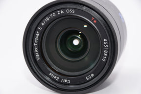 【外観特上級】ソニー SONY 標準ズームレンズ Vario-Tessar T* E 16-70mm F4 ZA OSS ソニー Eマウント用 APS-C専用 SEL1670Z