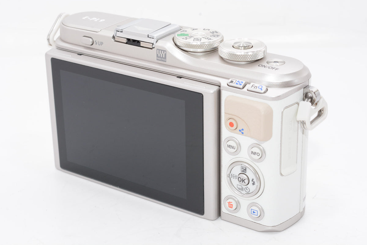 【ほぼ新品】OLYMPUS ミラーレス一眼カメラ PEN E-PL9 ボディー ホワイト