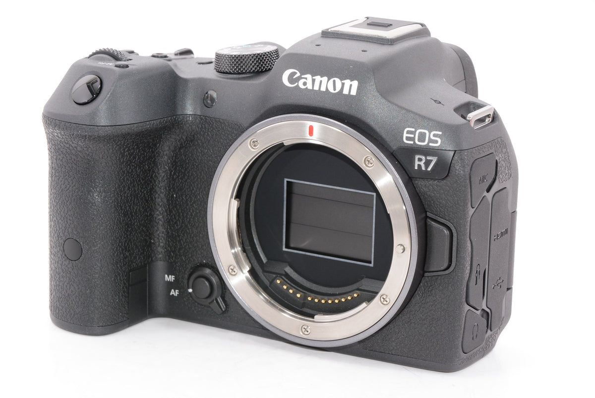 【ほぼ新品】Canon (キャノン) ミラーレス一眼カメラ EOS R7 RF-S18-150mmレンズ 動画ブログ用 4K 60p動画 32.5 MP 画質 DIGIC X 画像処理 デュアルピクセル CMOS AF 被写体検出 コンテンツクリエーター向け