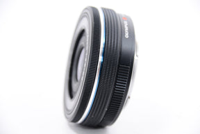 【外観特上級】OLYMPUS 電動式パンケーキズームレンズ M.ZUIKO DIGITAL ED 14-42mm F3.5-5.6 EZ BLK