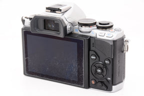 【外観特上級】OLYMPUS OM-D E-M10 ボディ シルバー ミラーレス一眼 OM-D E-M10 BODY SLV