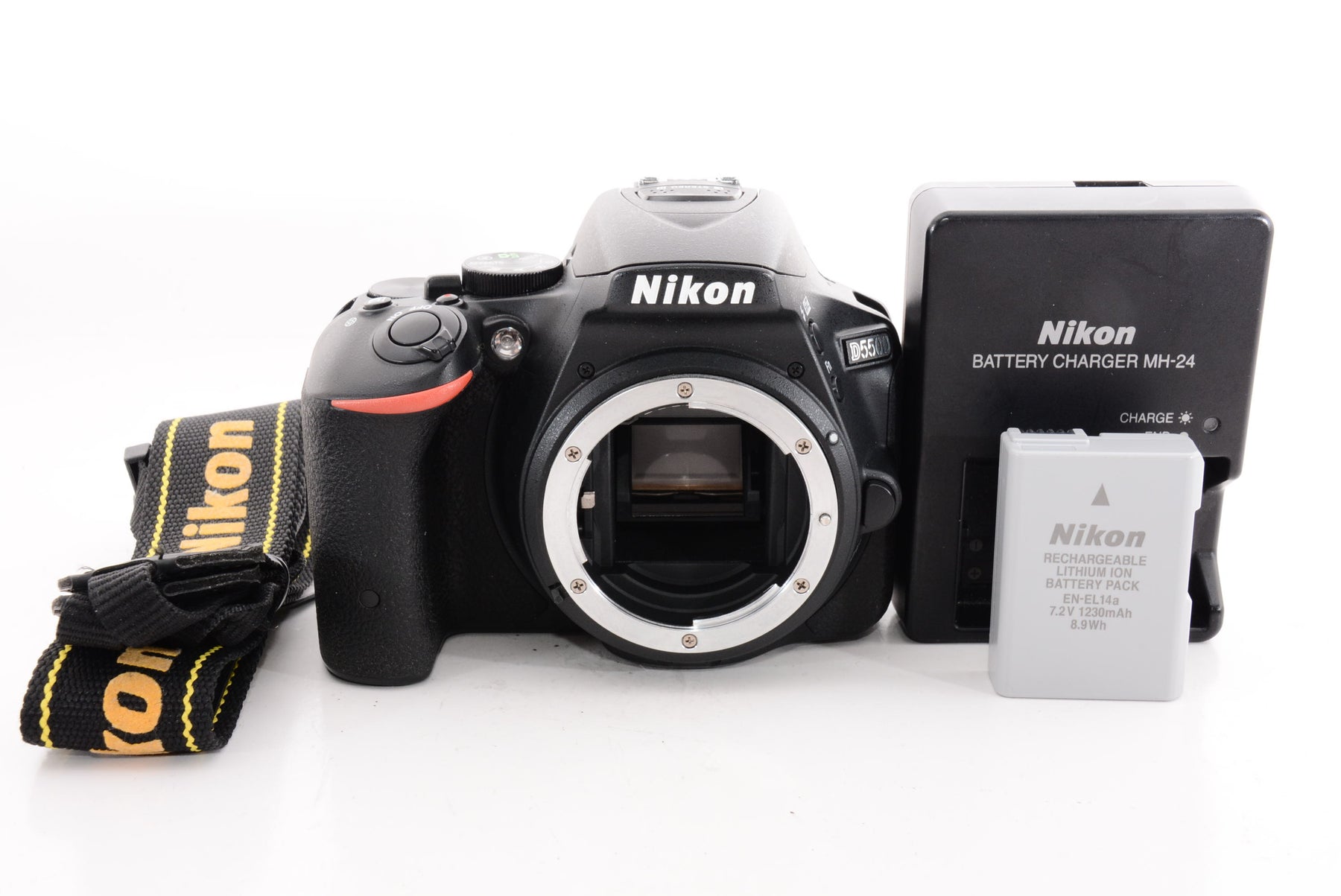 【外観特上級】Nikon デジタル一眼レフカメラ D5500 ボディー ブラック 2416万画素 3.2型液晶 タッチパネル D5500BK