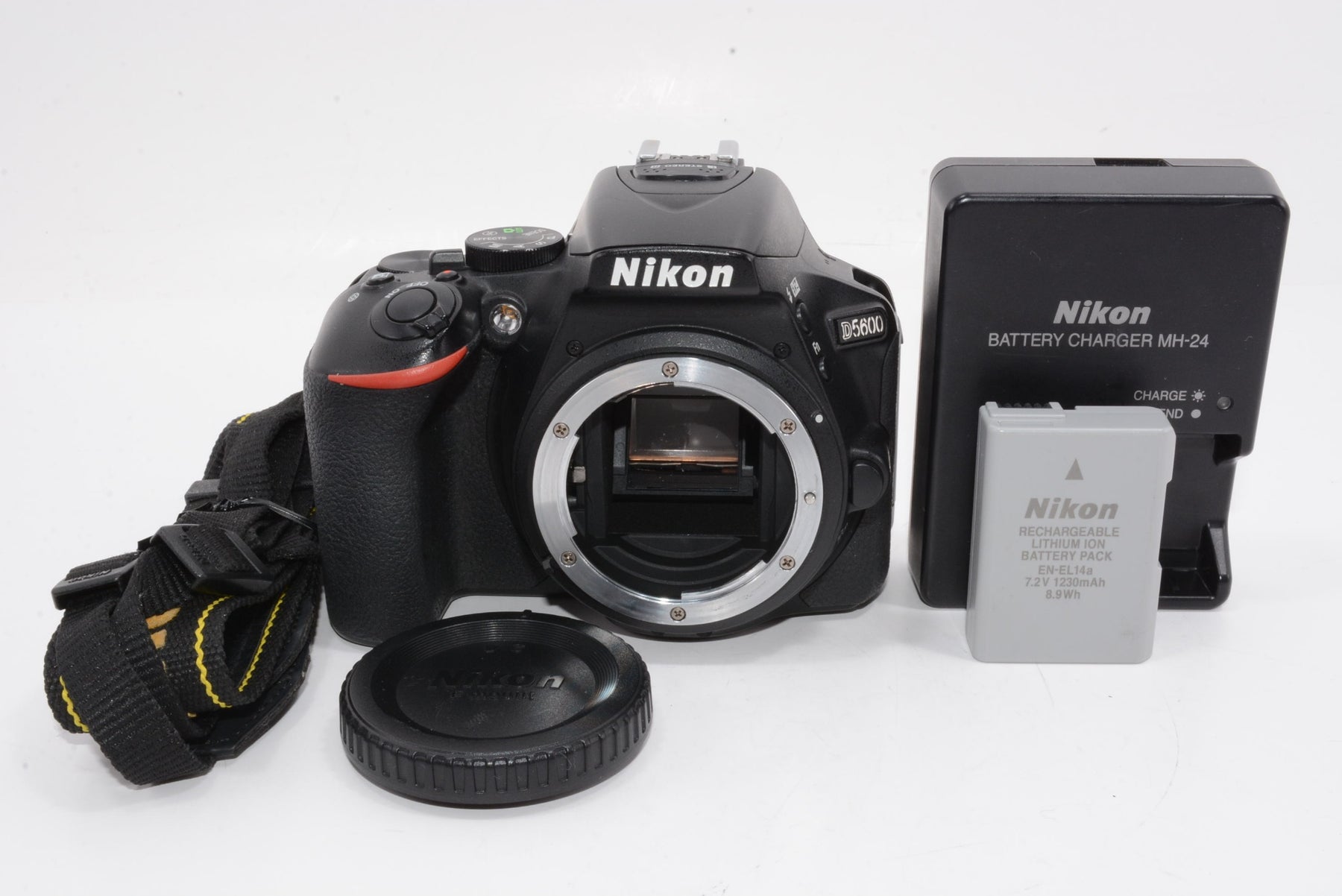 【外観特上級】Nikon デジタル一眼レフカメラ D5600 ボディー ブラック D5600BK