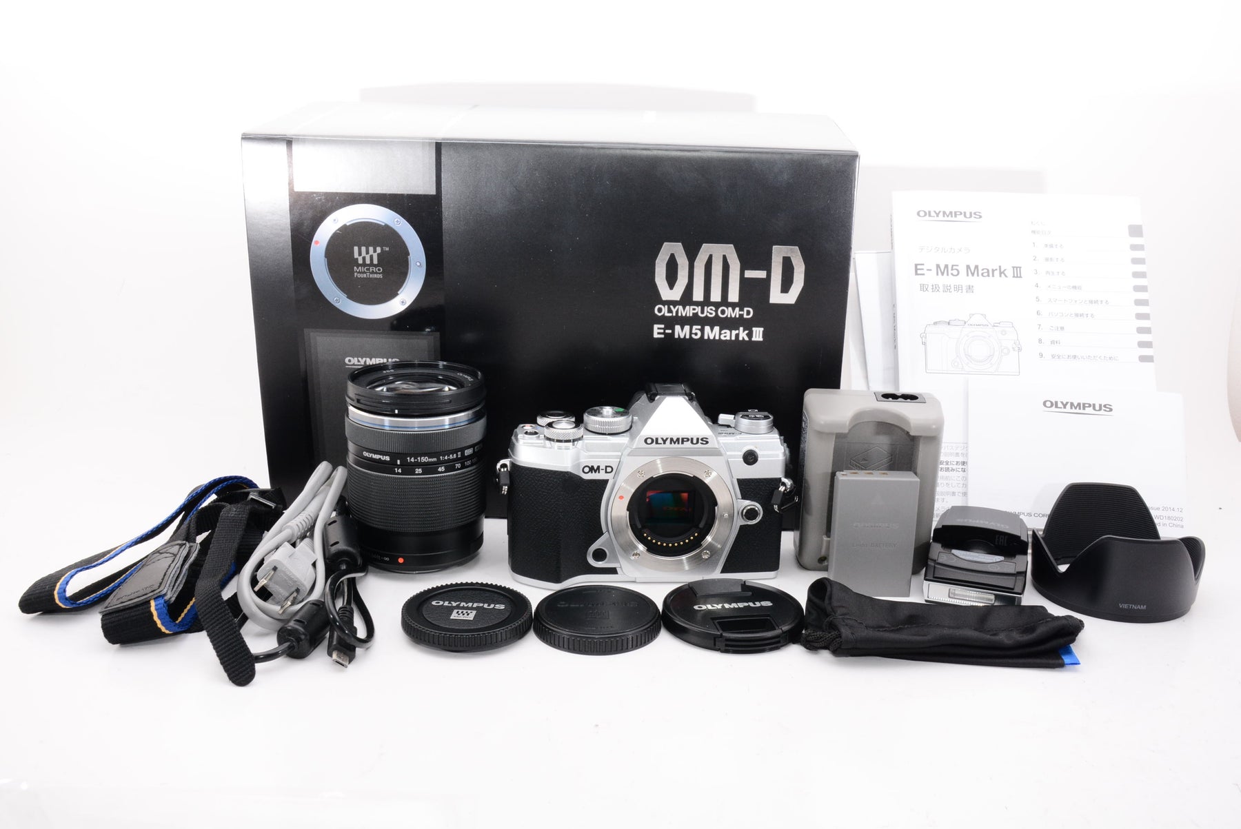 ほぼ新品】OLYMPUS ミラーレス一眼カメラ OM-D E-M5 MarkIII 14-150mmIIレンズキット