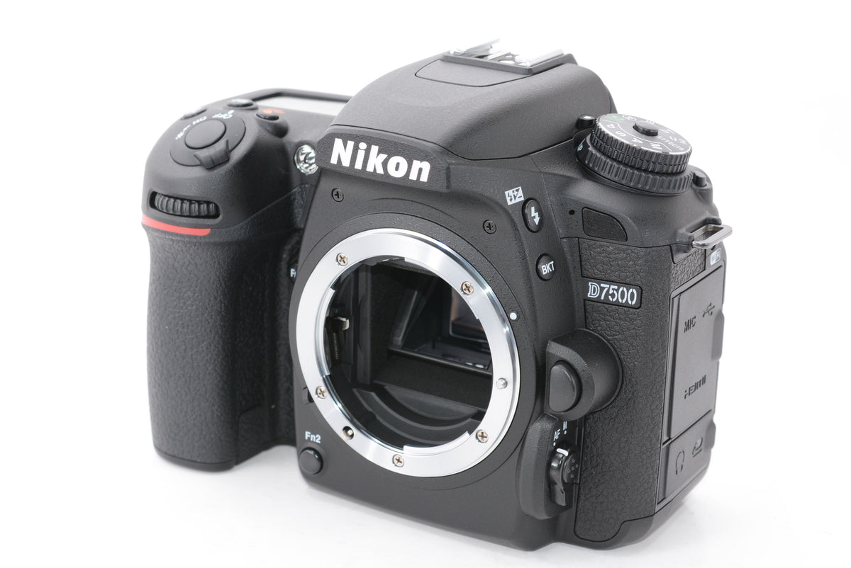 【開封未使用品】Nikon デジタル一眼レフカメラ D7500 18-140VR レンズキット D7500LK18-140