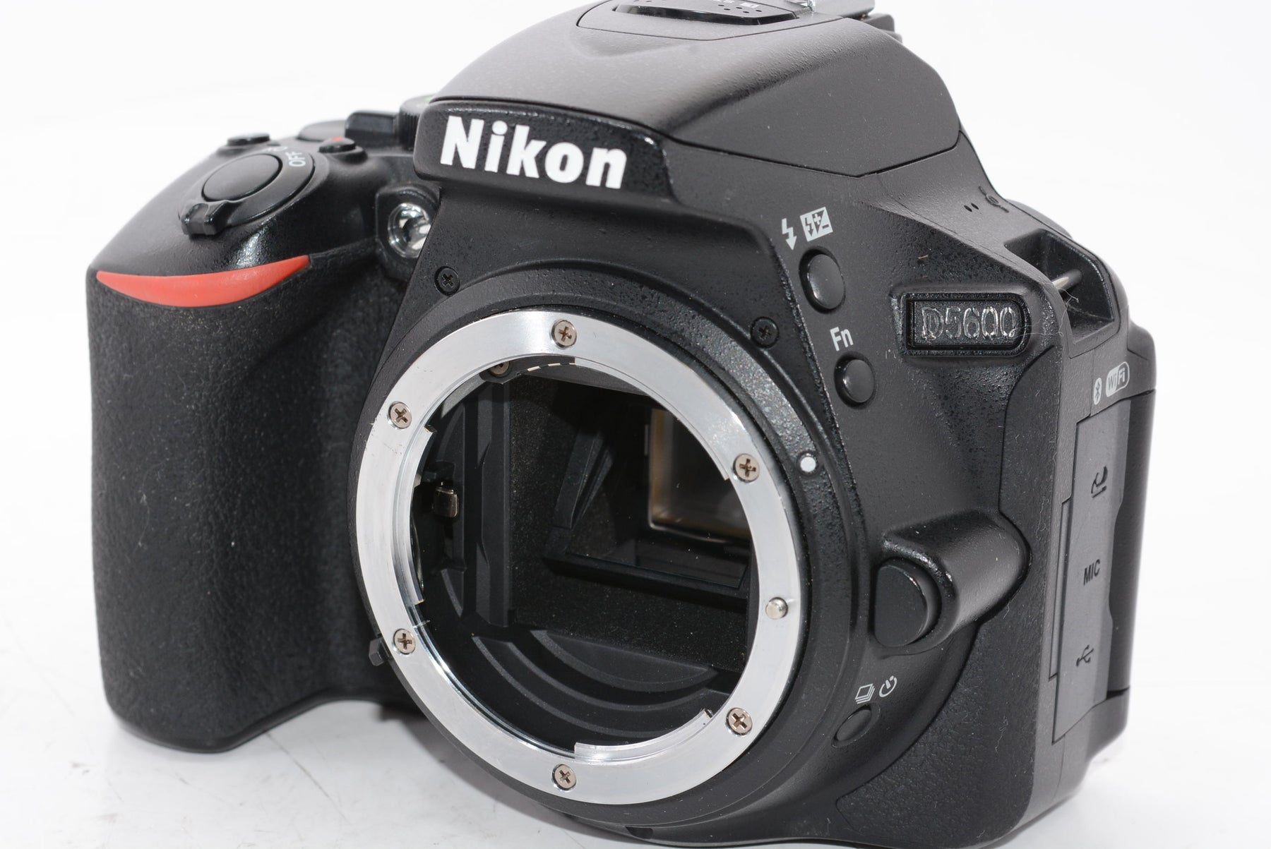 【外観特上級】Nikon D5600 AF-P 18-55 VR レンズキット D5600LKBK