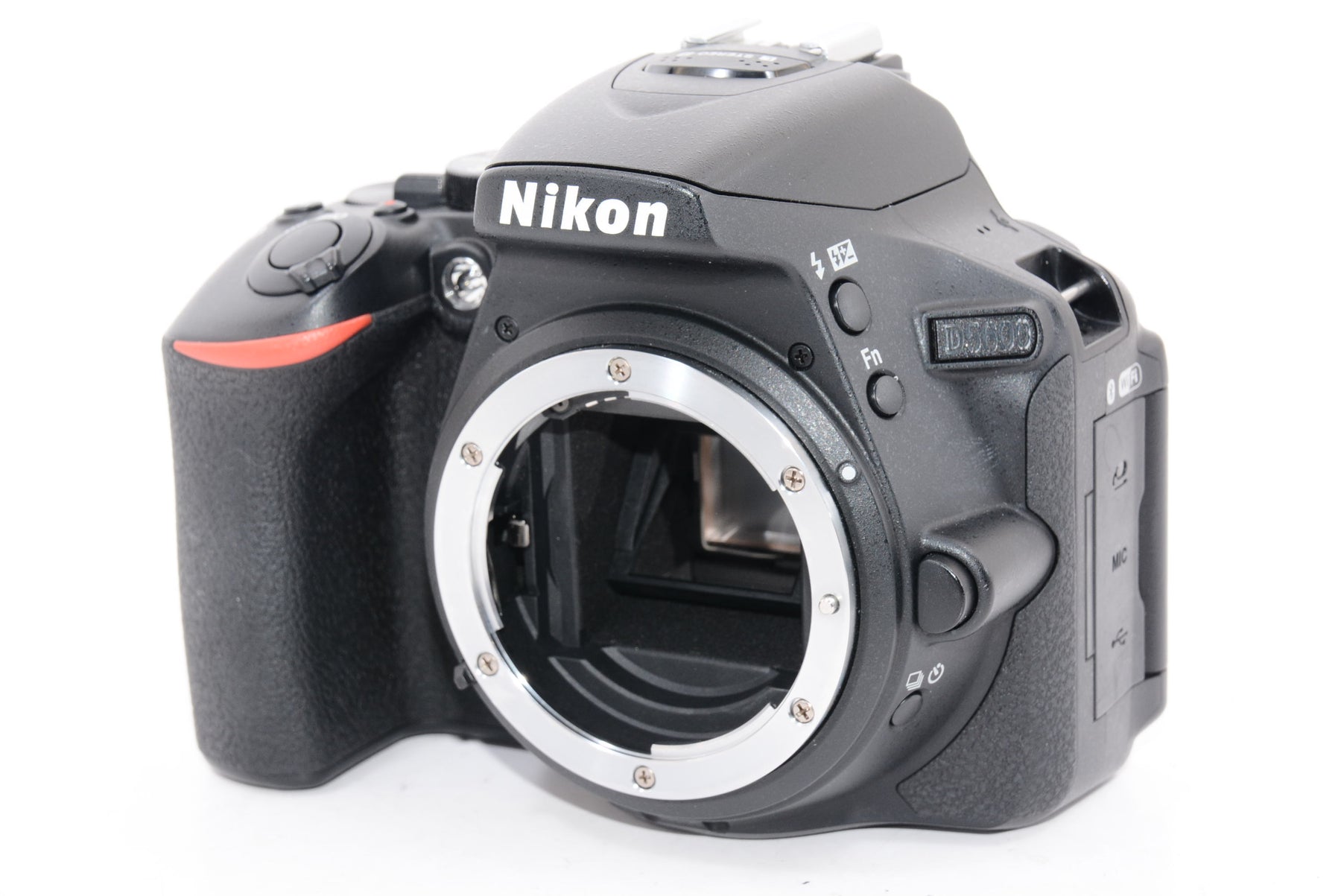 外観特上級】Nikon デジタル一眼レフカメラ D5600 ダブルズームキット