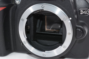 【外観並級】Nikon デジタル一眼レフカメラ D40 ブラック ボディ D40B