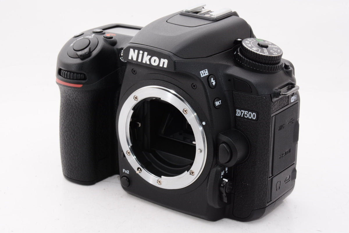 【外観特上級】Nikon デジタル一眼レフカメラ D7500 18-140VR レンズキット D7500LK18-140