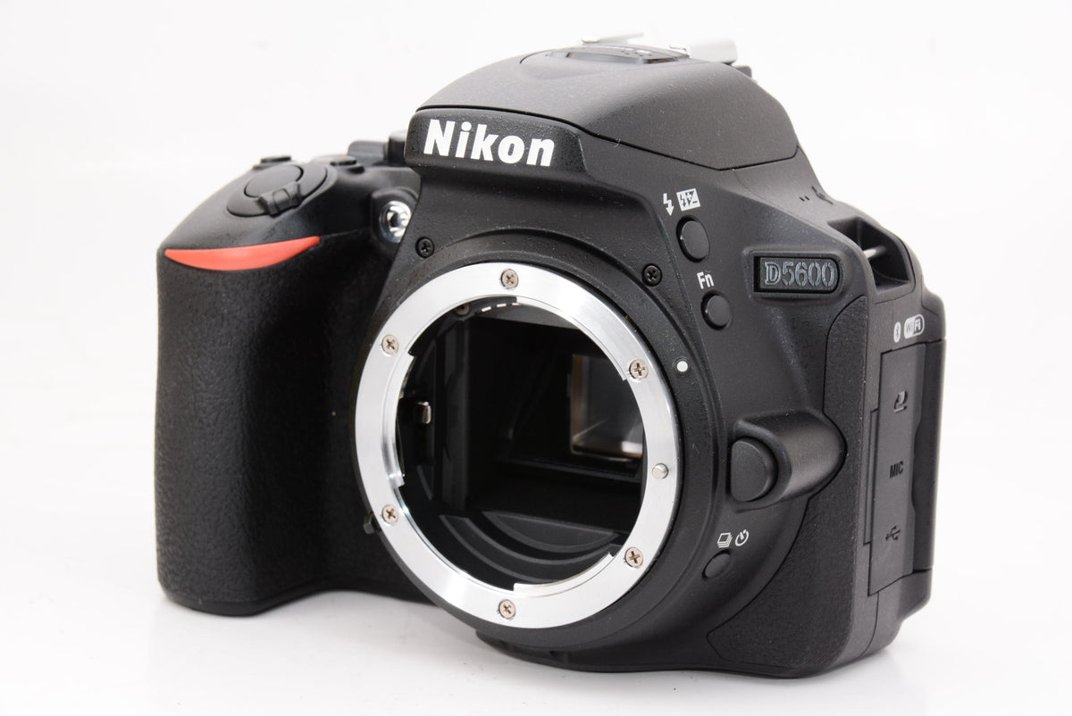 【外観特上級】Nikon デジタル一眼レフカメラ D5600 18-140 VR レンズキット ブラック D5600LK18-140BK