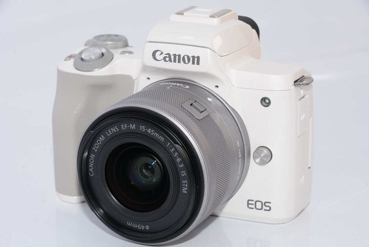 【外観特上級】キヤノン EOS Kiss M 【EF-M15-45 IS STM レンズキット】 (ホワイト/ミラーレス一眼カメラ) EOSKISSMWH1545ISLK