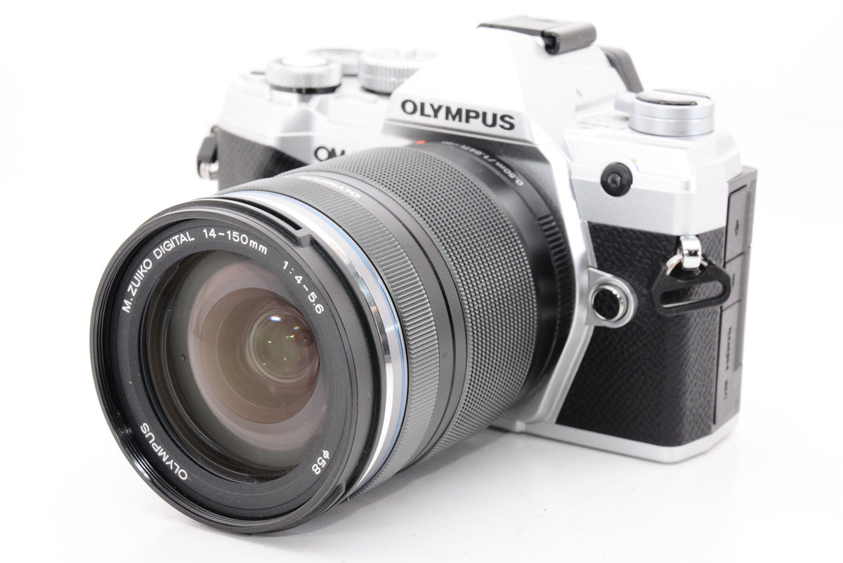 【ほぼ新品】OLYMPUS ミラーレス一眼カメラ OM-D E-M5 MarkIII 14-150mmIIレンズキット シルバー