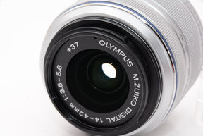 【外観特上級】OLYMPUS 標準ズームレンズ M.ZUIKO DIGITAL 14-42mm F3.5-5.6 II R シルバー