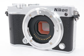 【外観特上級】Nikon ミラーレス一眼 Nikon1 J5 ダブルレンズキット シルバー J5WLKSL