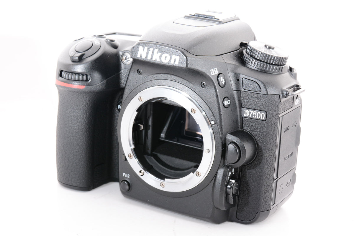 【外観特上級】Nikon デジタル一眼レフカメラ D7500 18-140VR レンズキット D7500LK18-140