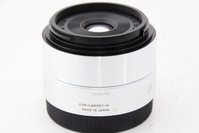 【外観特上級】SIGMA 単焦点レンズ Art 30mm F2.8 DN シルバー ソニーEマウント用 ミラーレスカメラ専用 929725