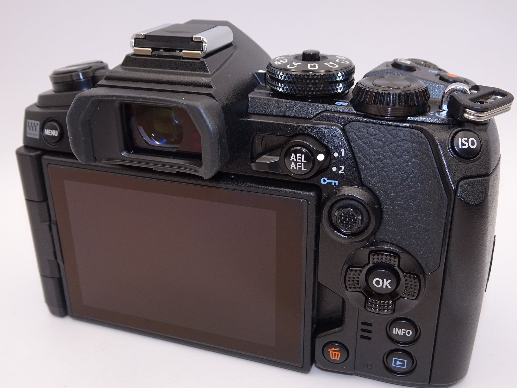 【ほぼ新品】OLYMPUS ミラーレス一眼カメラ OM-D E-M1 MarkIII ボディー ブラック