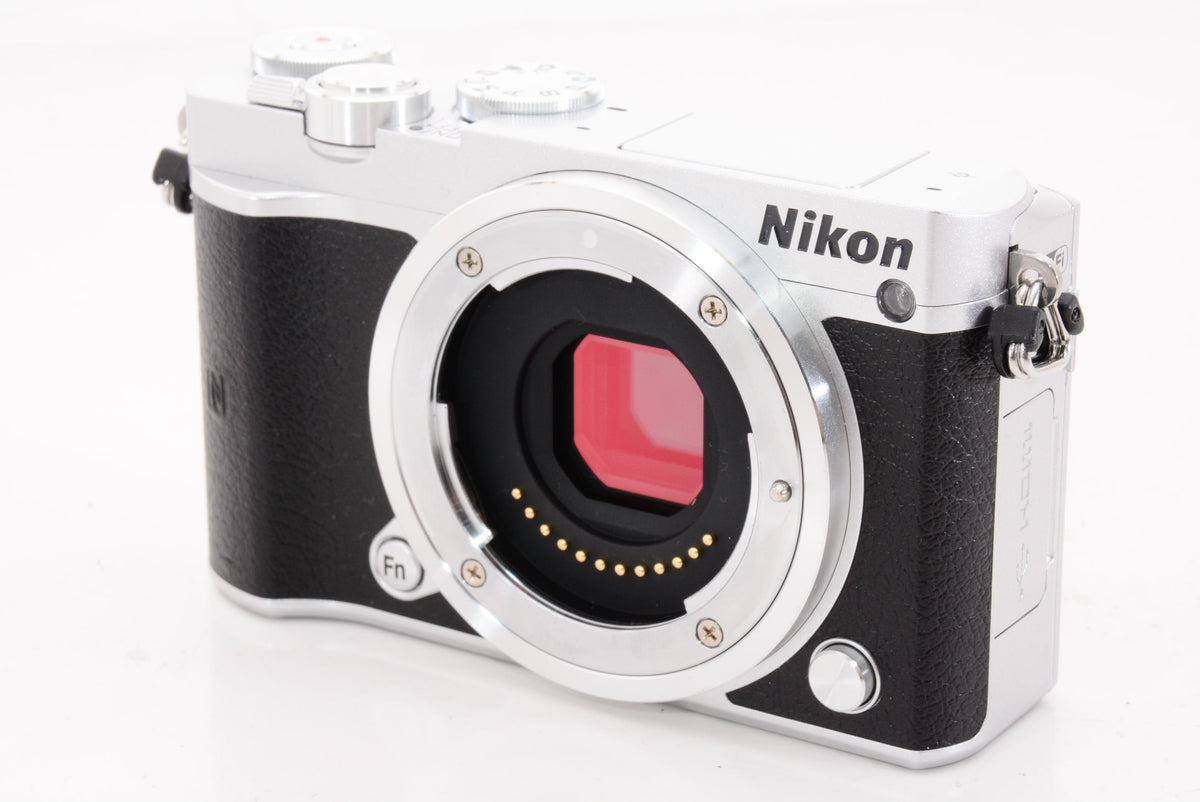 【外観特上級】Nikon ミラーレス一眼 Nikon1 J5 ダブルレンズキット シルバー J5WLKSL