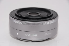 【外観特上級】Canon 単焦点広角レンズ EF-M22mm F2 STM シルバー ミラーレス一眼対応 EF-M222STMSL