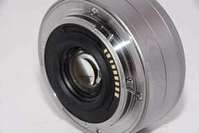 【外観特上級】Canon 単焦点広角レンズ EF-M22mm F2 STM シルバー ミラーレス一眼対応 EF-M222STMSL