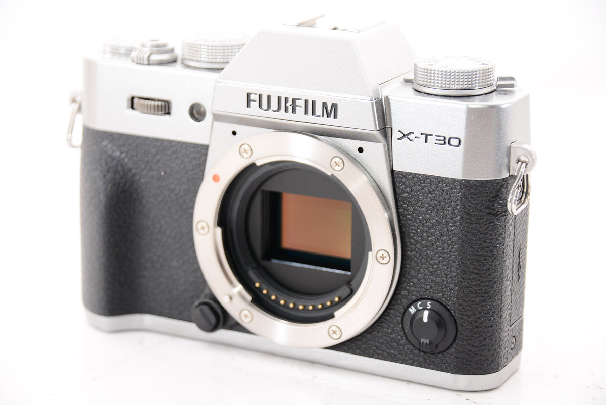 【外観特上級】FUJIFILM ミラーレス一眼カメラ X-T30XCレンズキット シルバー X-T30LK-1545-S