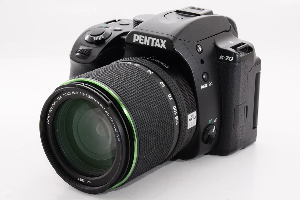 【外観特上級】PENTAX K-70 18-135mmWRレンズキット ブラック デジタル一眼レフカメラ 超高感度・高画質 2424万画素APS-C センサー アウトドアに最適 全天候型 一眼レフ 4.5段ボディ内手振れ補正搭載 明るく見やすいガラスペンタプリズム採用の視野率100%光学ファインダー 16258